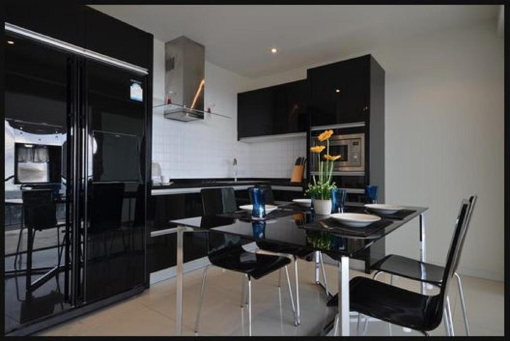 Sunset Plaza Apartamentos con servicio Karon Habitación foto