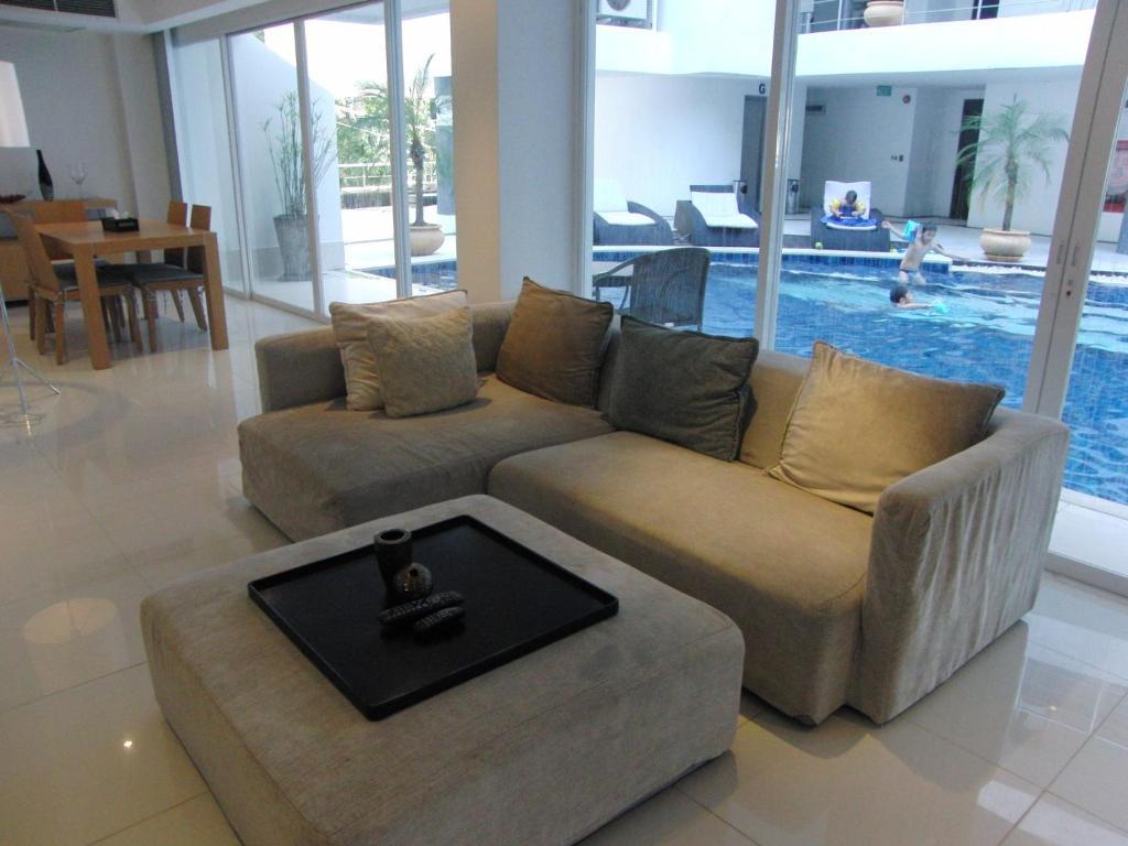 Sunset Plaza Apartamentos con servicio Karon Habitación foto