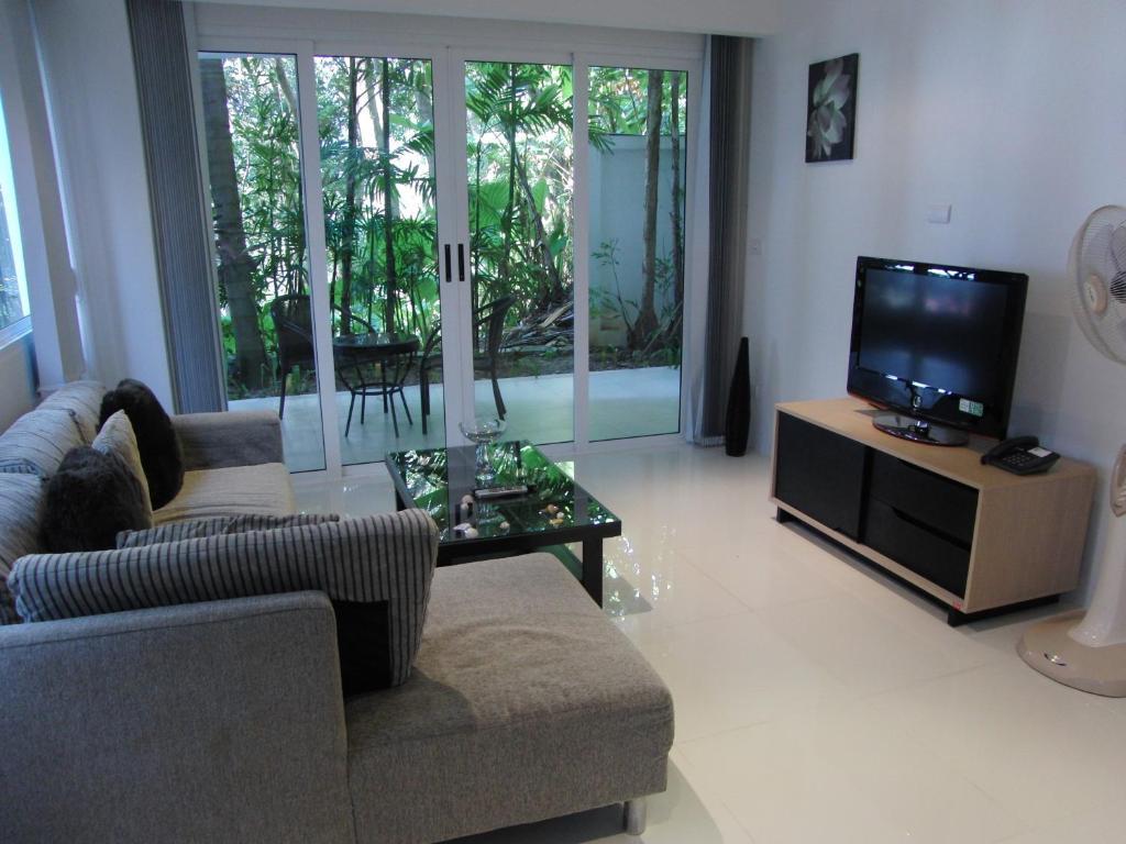 Sunset Plaza Apartamentos con servicio Karon Habitación foto