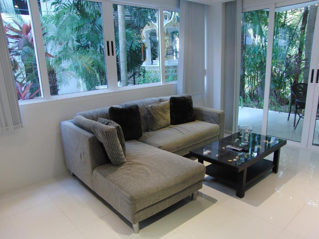 Sunset Plaza Apartamentos con servicio Karon Habitación foto
